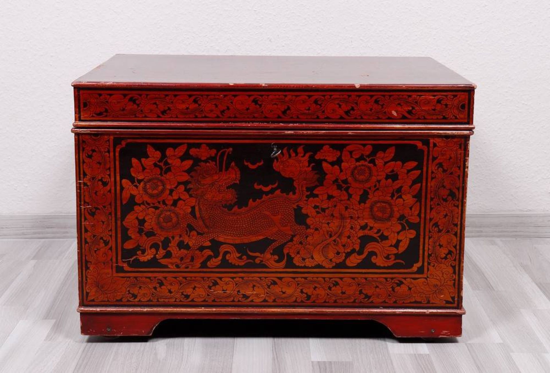 Wedding chest, China, probably 1st half 20th C. - Image 2 of 4