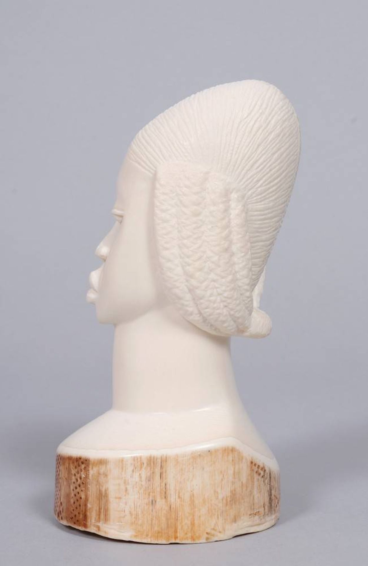 Small bust, Africa - Image 3 of 6