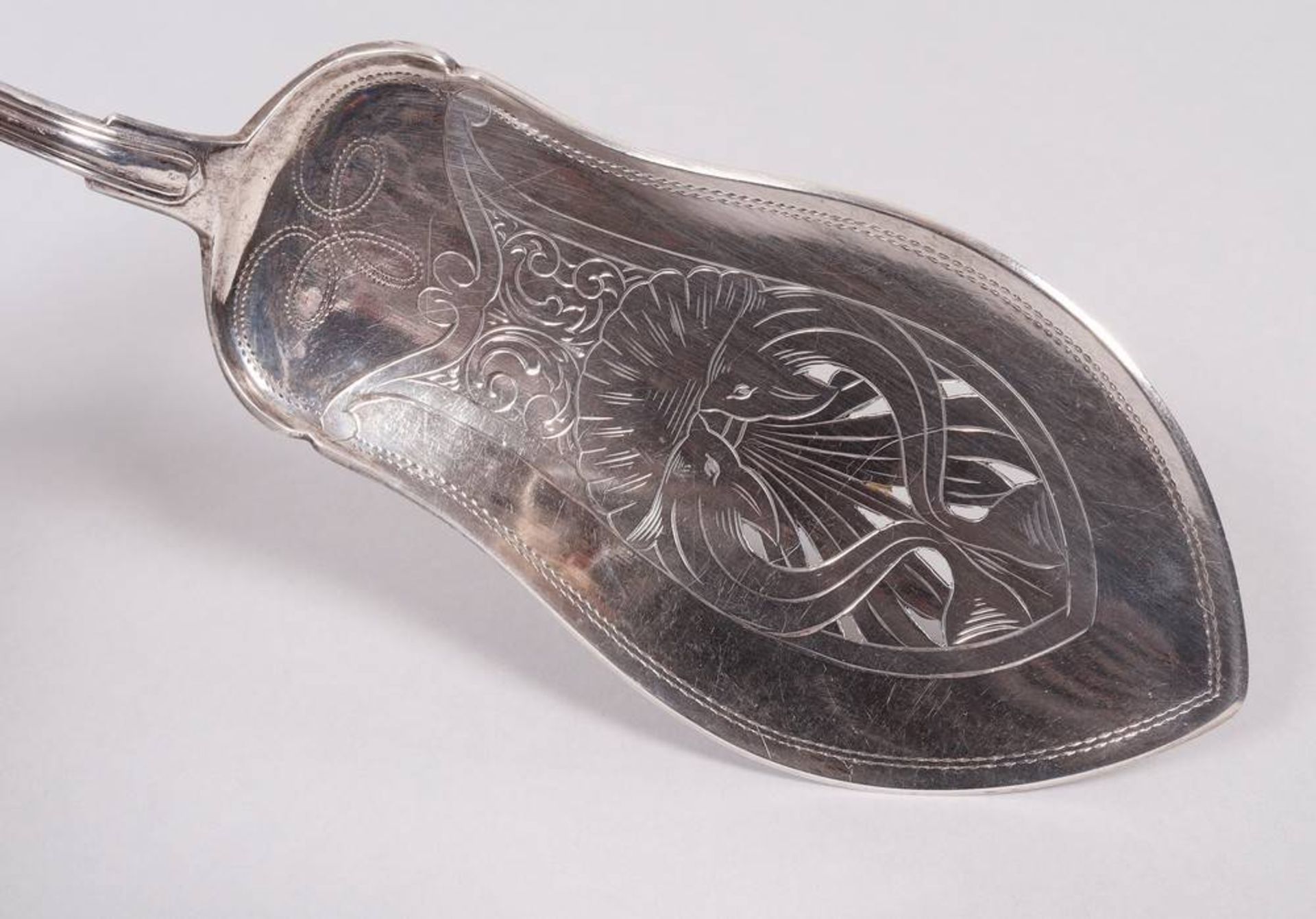 Fish server, silver, Samuel Prahl (1800-1885), Copenhagen, c. 1875 - Image 2 of 3