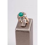 Art-Deco Ring mit Smaragd Cabochon und 8 Brillanten, 585 Gold