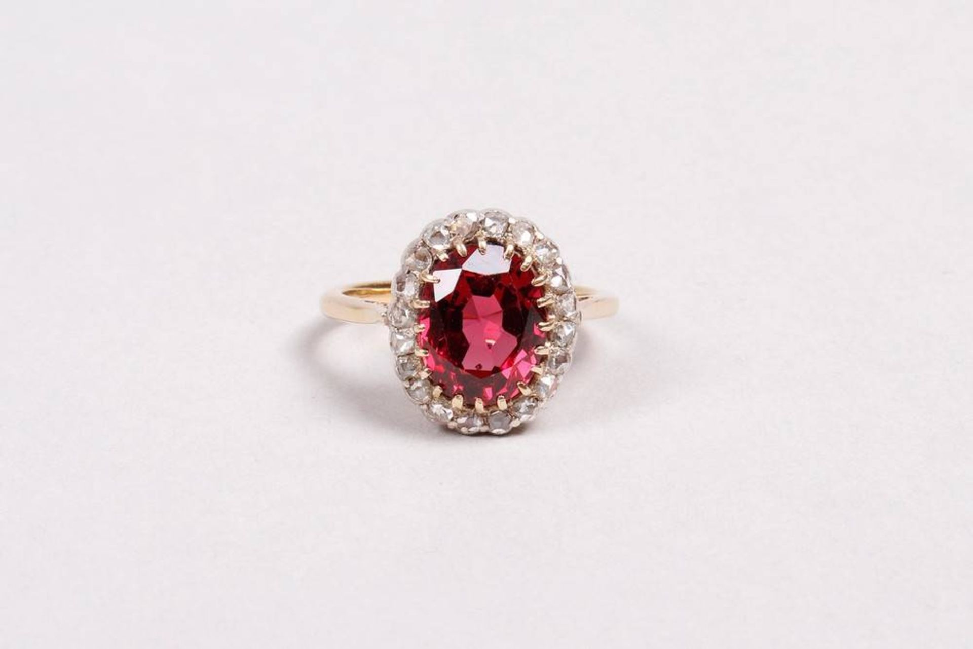 Entourage ring with natural blood-red spinel,  - Image 4 of 7