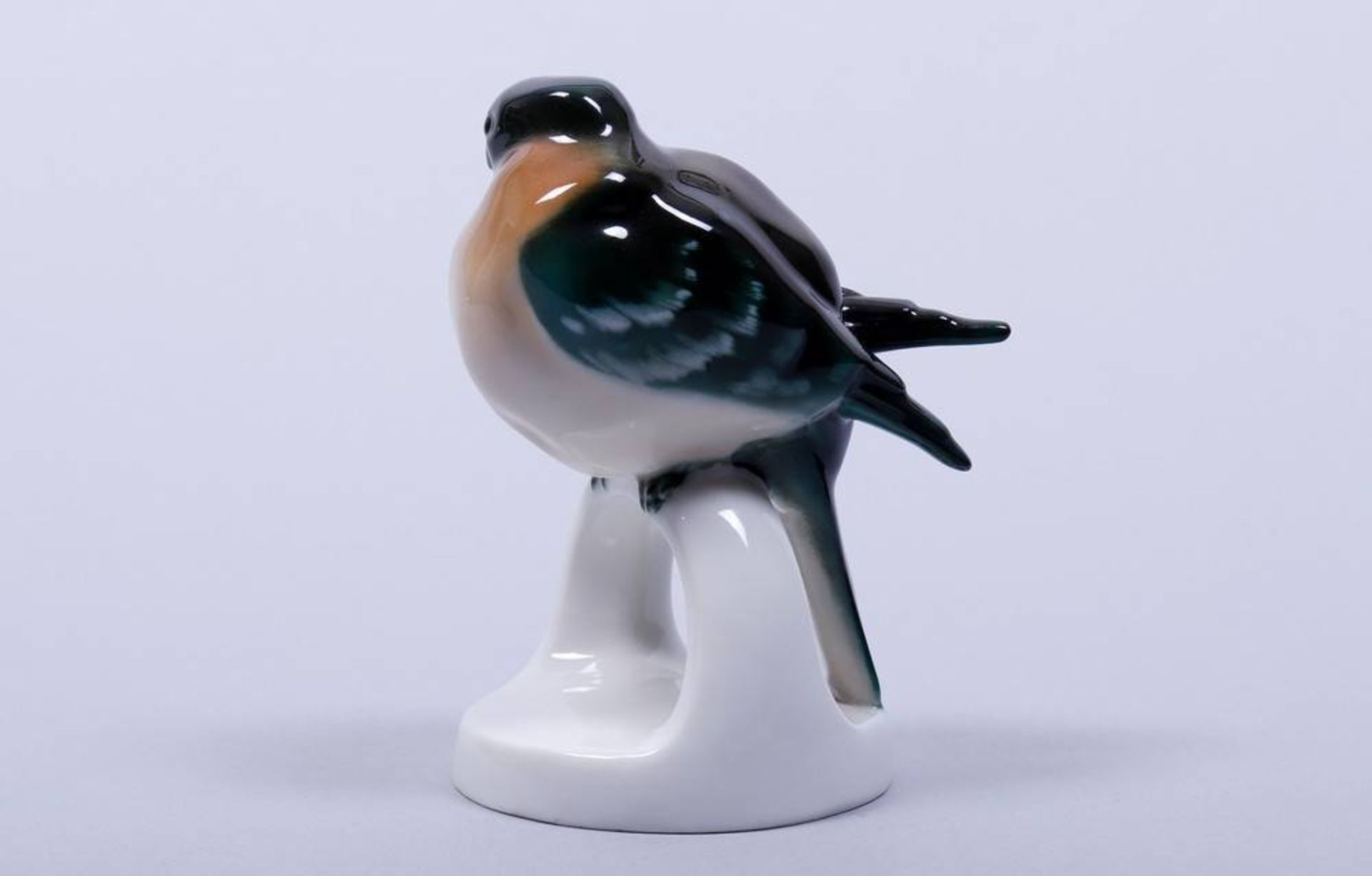 Seated Robin, Hutschenreuther, 20th C. - Image 2 of 4