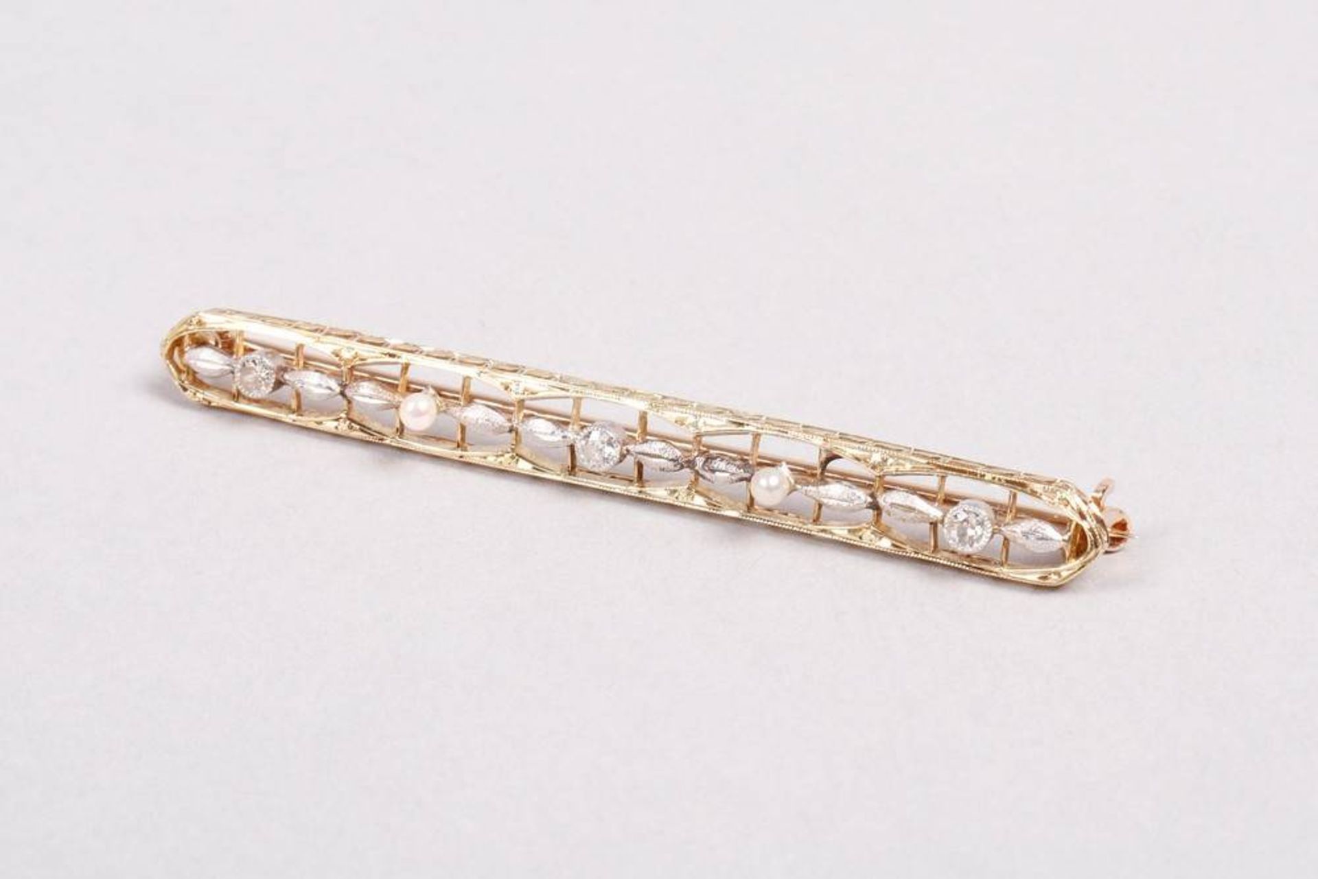 Bar brooch, c. 1900