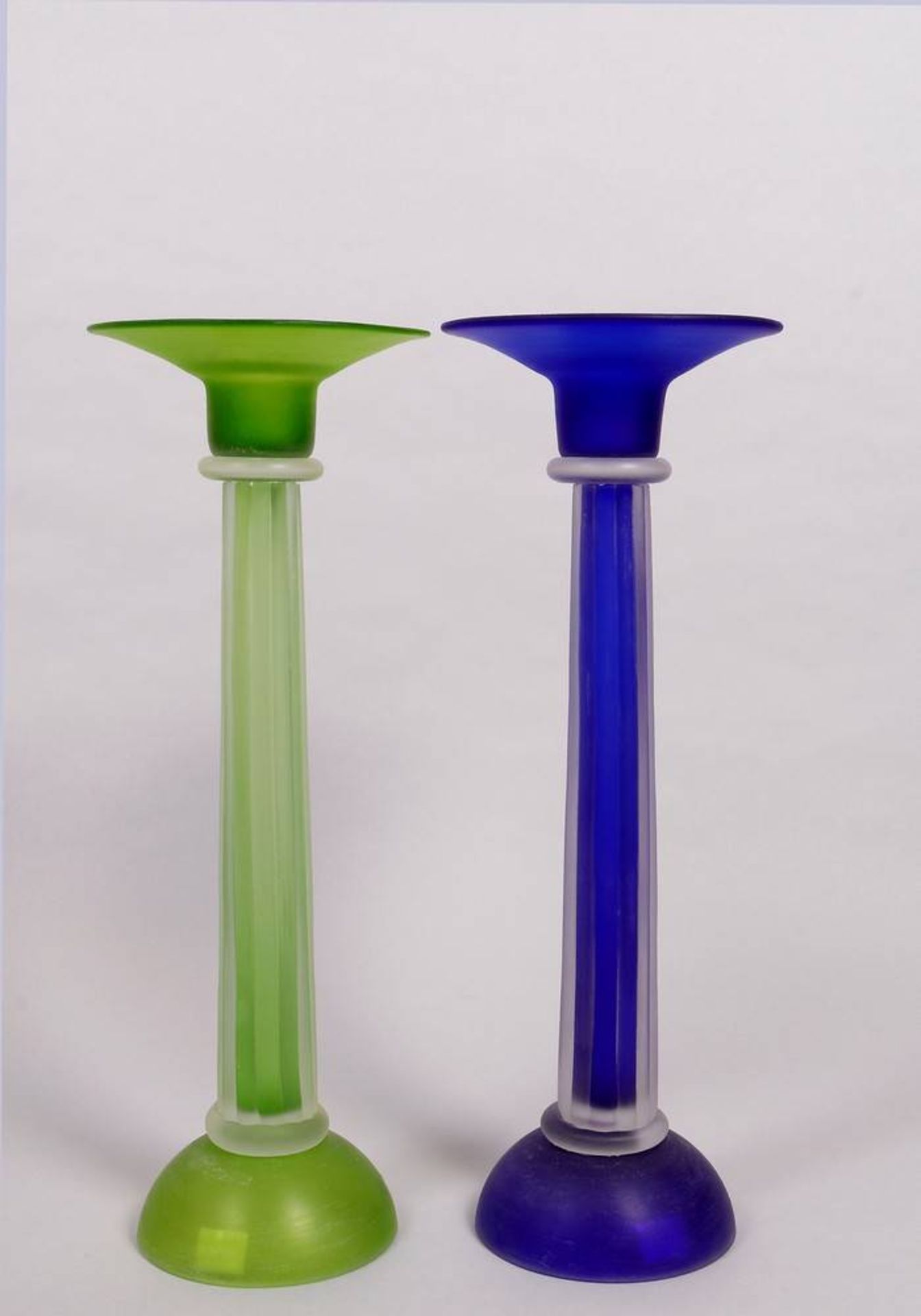 2 candlesticks, 1x blue, 1x green, Cenedese, Murano, 20th C.