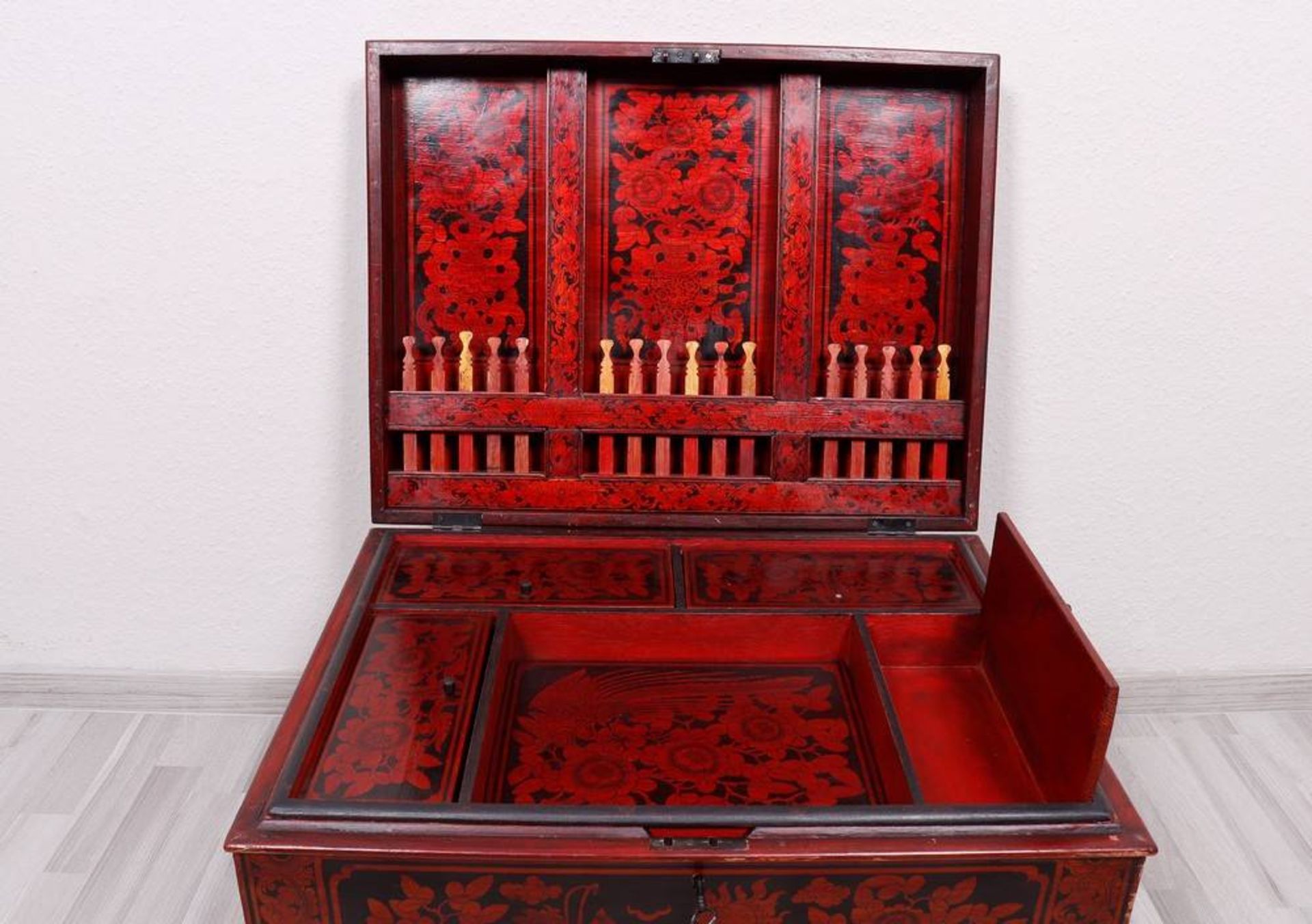 Wedding chest, China, probably 1st half 20th C. - Image 3 of 4