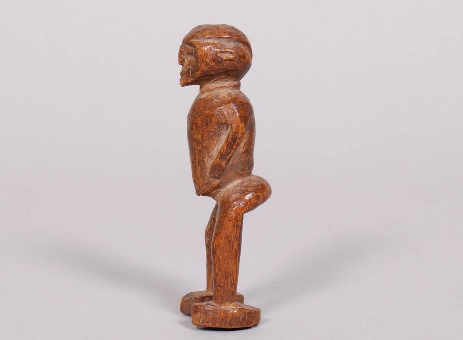Small carved figure, probably Dogon, Mali - Image 2 of 4