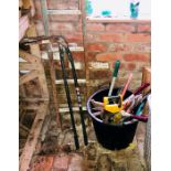 A set of gardening tools (QTY)