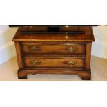 A 20th Century Titchmarsh and Goodwin oak chest Television stand. 48cm H x 82cm W x 51cm D