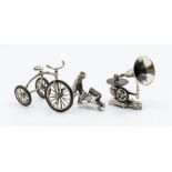 A collection of Italian Medusa Oro 925 silver miniatures to include a gramophone and a figure of a