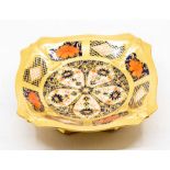 A Royal Crown Derby 1128 Imari pattern miniature low comport, in the solid gold band, 4cm high, 14cm