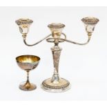An Edwardian silver and parcel gilt coupe style cup, plain body the stem with central knop on