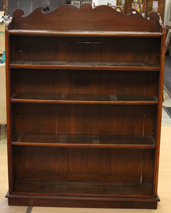 An early 20th Century pine open bookcase, fitted with four shelves and a base section, the top