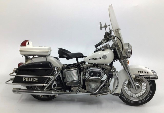 Franklin Mint: A boxed Harley Davidson Electra Glide Police Patrol by Franklin Mint. Boxed with - Image 3 of 4