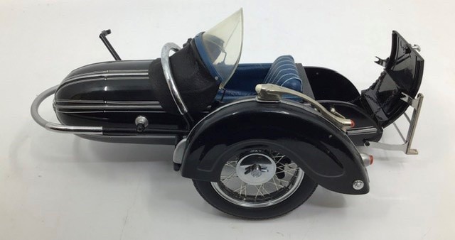 Franklin Mint: A boxed BMW R-50 Motorcycle and sidecar by Franklin Mint. Boxed with papers.