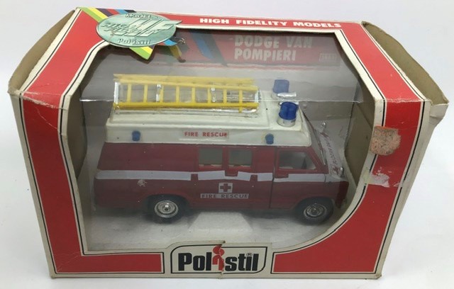 Diecast: A boxed Burago 1:24 scale Fiat 50 NC Antincendio 1509, Range Rover Airport Fire Engine - Image 2 of 5