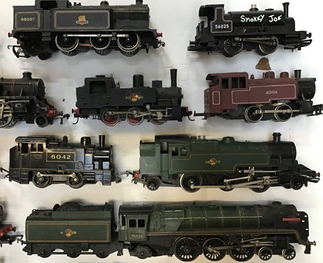 Railway: A collection of assorted OO gauge locomotives and rolling stock. All in used condition, - Image 2 of 5