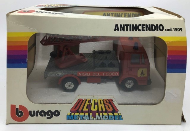 Diecast: A boxed Burago 1:24 scale Fiat 50 NC Antincendio 1509, Range Rover Airport Fire Engine - Image 3 of 5