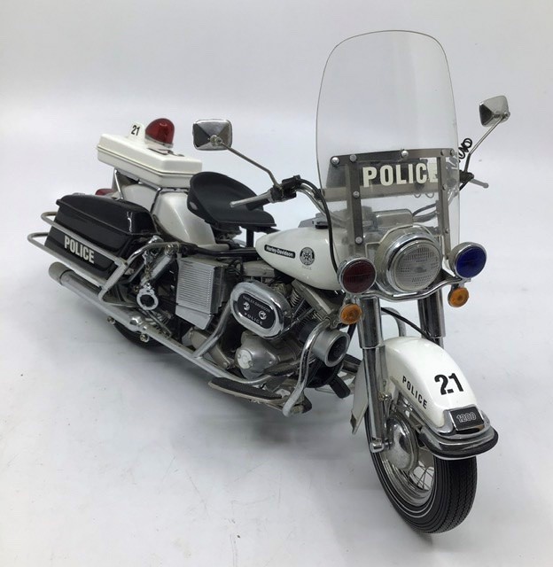 Franklin Mint: A boxed Harley Davidson Electra Glide Police Patrol by Franklin Mint. Boxed with - Image 4 of 4