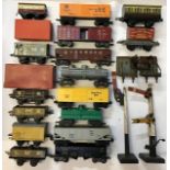 Railway: A collection of assorted Hornby and Marx O gauge railway wagons and coaches along with