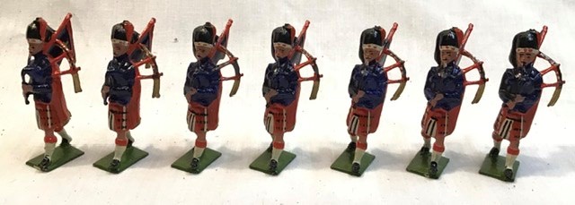 Britains: A boxed, Britains, Pipers of the Scots Guards, No. 69, circa 1930. Excellent condition - Image 2 of 5