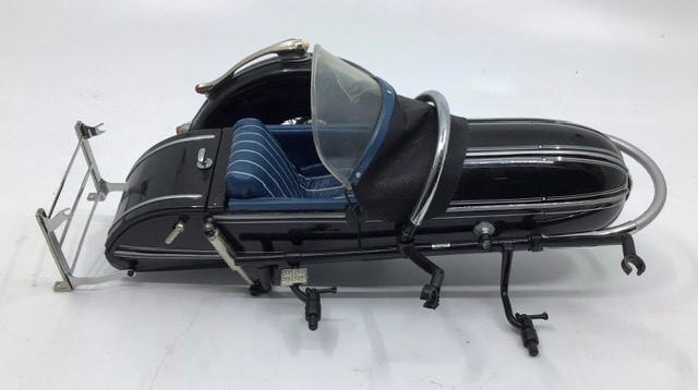 Franklin Mint: A boxed BMW R-50 Motorcycle and sidecar by Franklin Mint. Boxed with papers. - Image 3 of 8