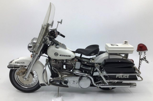 Franklin Mint: A boxed Harley Davidson Electra Glide Police Patrol by Franklin Mint. Boxed with