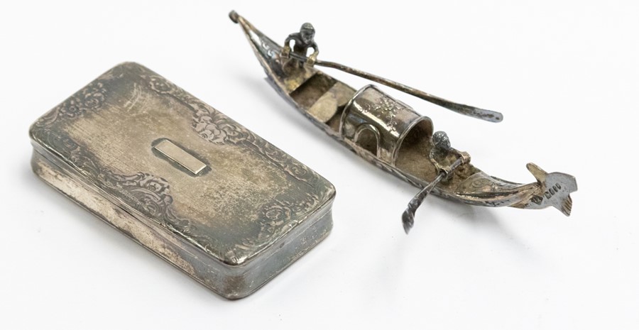 A French 19th Century silver rectangular snuff box, foliate decoration to cover with thumpieces, - Image 3 of 4