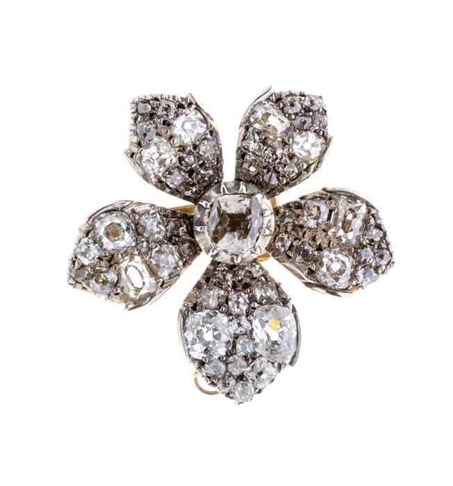 A early 20th Century diamond set flower brooch, comprising a claw set central old cushion cut