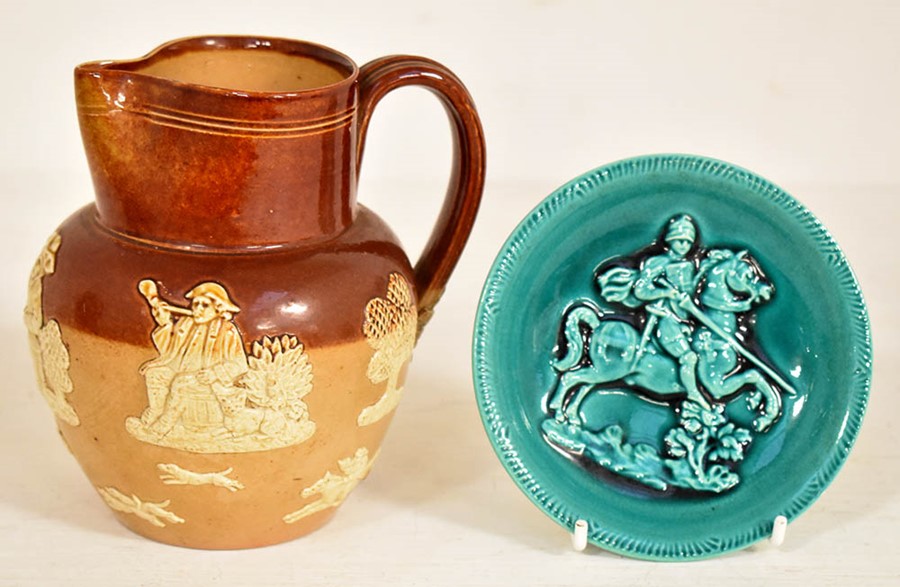 A collection of ceramic items to include a Dewars Whisky jug by Doulton Lambeth, Royal Doulton - Image 4 of 4