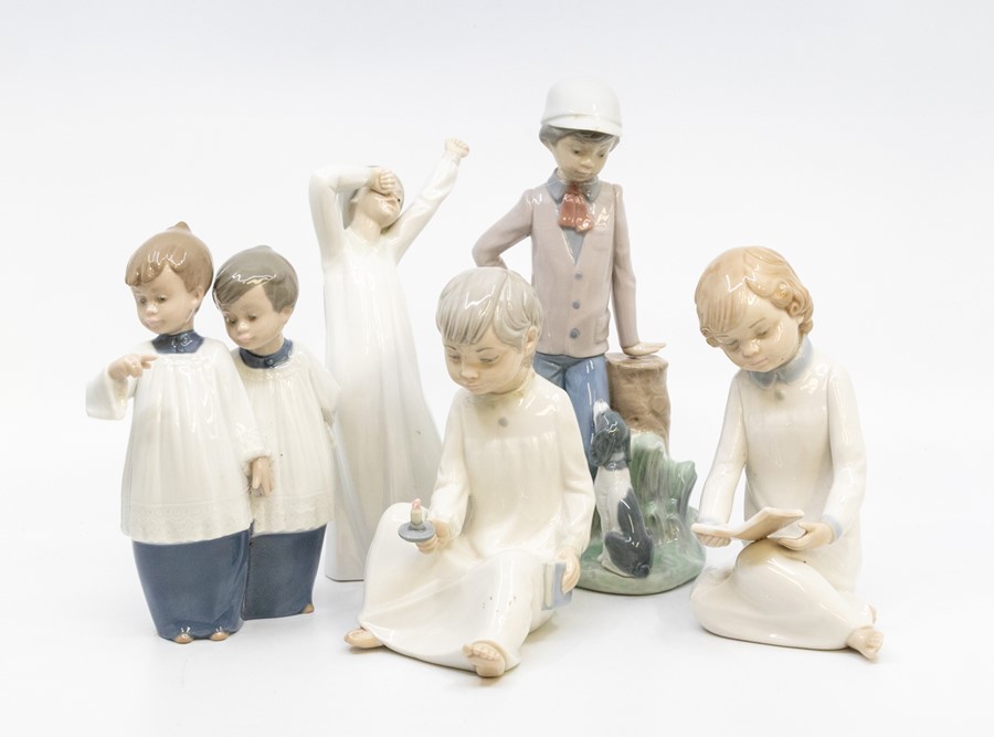 Six Nao figures, including children (6)