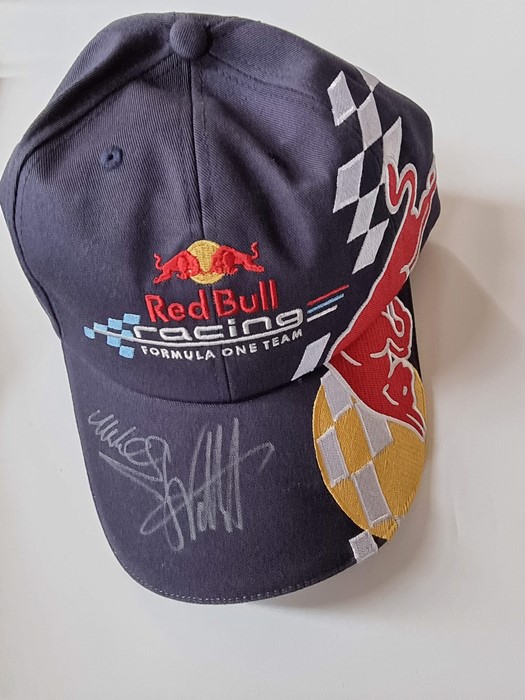 Red Bull F1 team cap, signed by Mark Webber and Sebastien Vettel. New. Provenance: Given to - Image 3 of 4