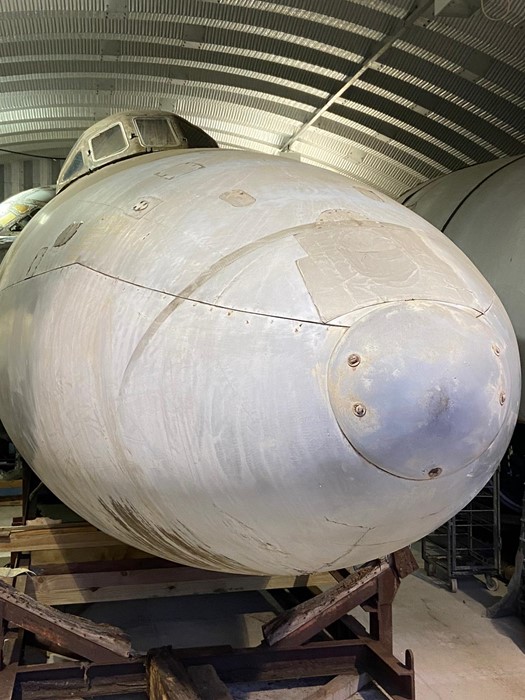 Vulcan XH560 cockpit and Associated Items. Vulcan was one of the first Vulcan B2’s to enter - Image 2 of 8