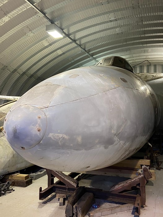 Vulcan XH560 cockpit and Associated Items. Vulcan was one of the first Vulcan B2’s to enter - Image 3 of 8