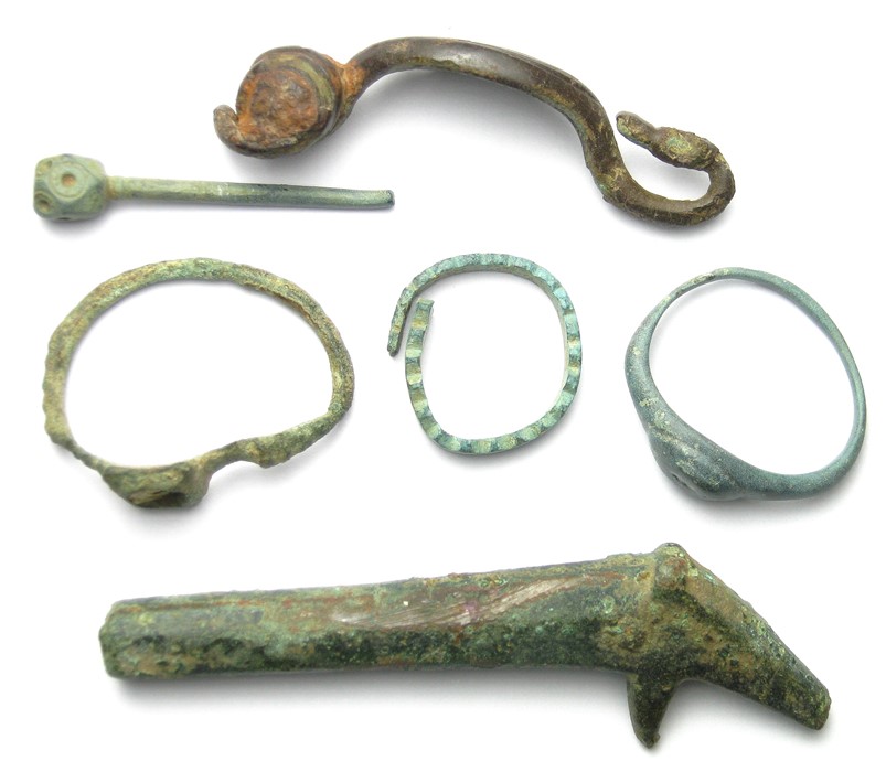 Collection of Artefacts.  Circa 50 BC - 1700 AD. A mixed group of artefacts from a broad range of - Image 2 of 2