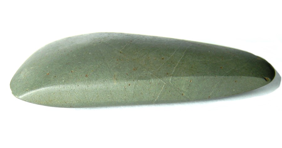 Neolithic polished greenstone axehead. A ground and polished Neolithic axehead c. 4000BC - 3000BC. - Image 5 of 5