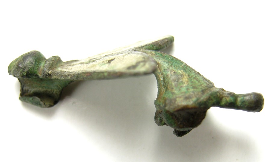 Roman Fly Brooch.   Circa 2nd century AD. Size: 31.46 mm. A copper-alloy trumpet-headed fly - Image 4 of 4