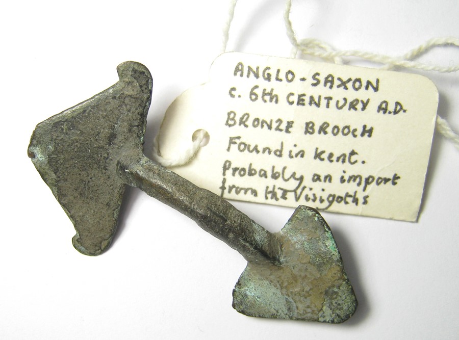 Anglo-Saxon Brooch.  Copper-alloy, 8.58 grams. 56.16 mm. Circa 5th century AD. A bow brooch with - Image 3 of 3