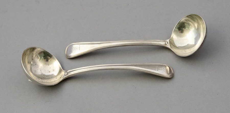 A pair of Edward VII silver sauce ladles, thread p