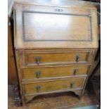 An oak bureau of small proportions. 60 cm wide.