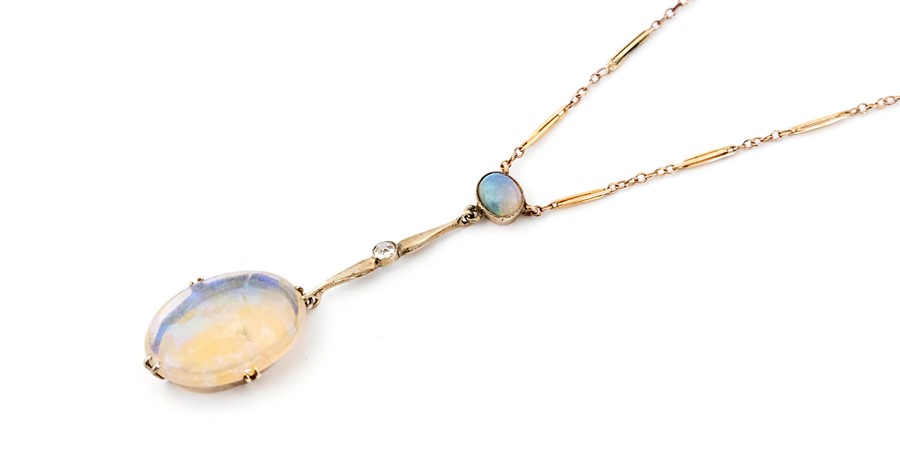A 9ct opal Necklace with fancy fine link suspendin - Image 2 of 2