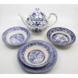 A blue and white teapot; and four willow pattern dishes (5)