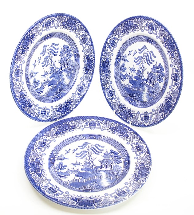 Six English Ironstone Pottery blue and white Old Willow pattern plates (6) - Image 2 of 2