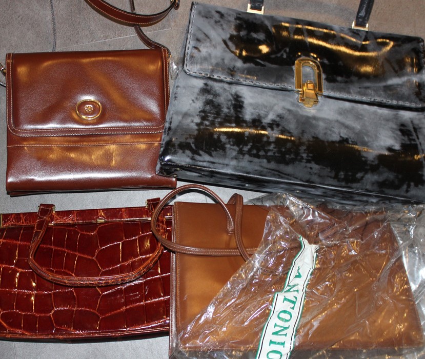 A collection of handbags (qty) - Image 3 of 3