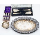 A group of silver plate / EPNS to include: a pair of Walker & Hall cased serving spoons, bakelite