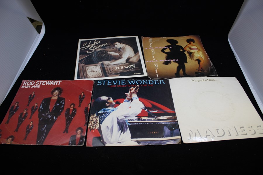 A Collection Of 45’s To Include Cliff Richard, Shakin Stevens, Rod Stewart, Wham, Billy Joel , - Image 3 of 4