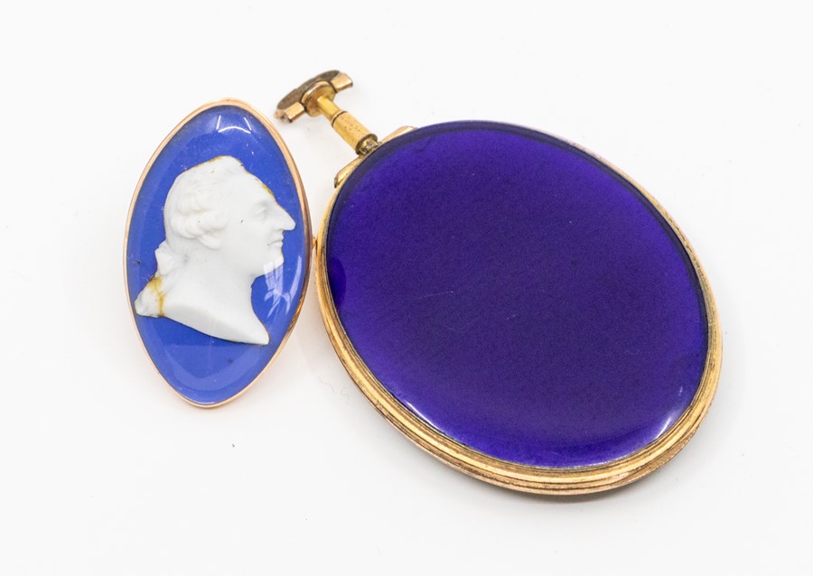 A George III oval mourning pendant locket, one side inset with plaited hair, the other of deep