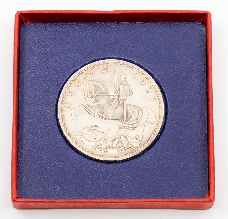 Coin, George V proof crown, 1935, raised edge, rev. stylized St George and the dragon, in the - Image 2 of 3