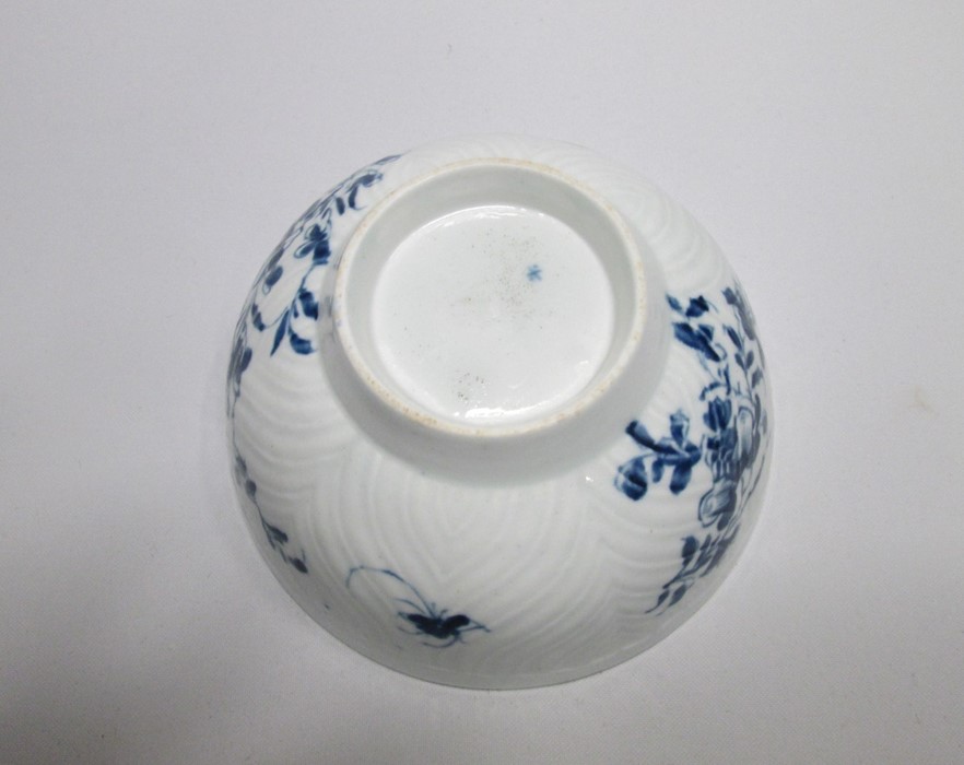 A Worcester Blue and White Bowl painted with feather mould floral sprays Date circa 1758  workman’ - Image 4 of 4