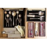 Boxed and cased silver plated flat wares, to include serving spoons etc