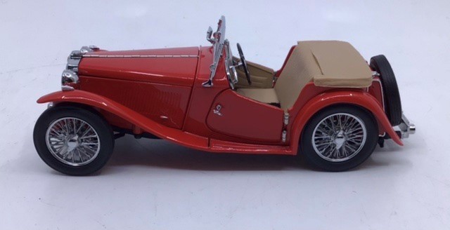 Franklin Mint: A collection of Franklin Mint diecast vehicles to include 1948 MGTC, 1938 Jaguar - Image 3 of 4